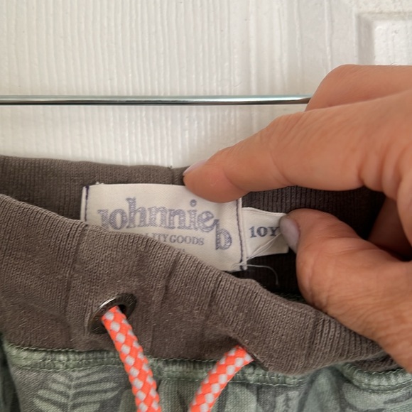 Mini Boden (Johnnie Boden) Leaves pattern terry shorts - Picture 4 of 6